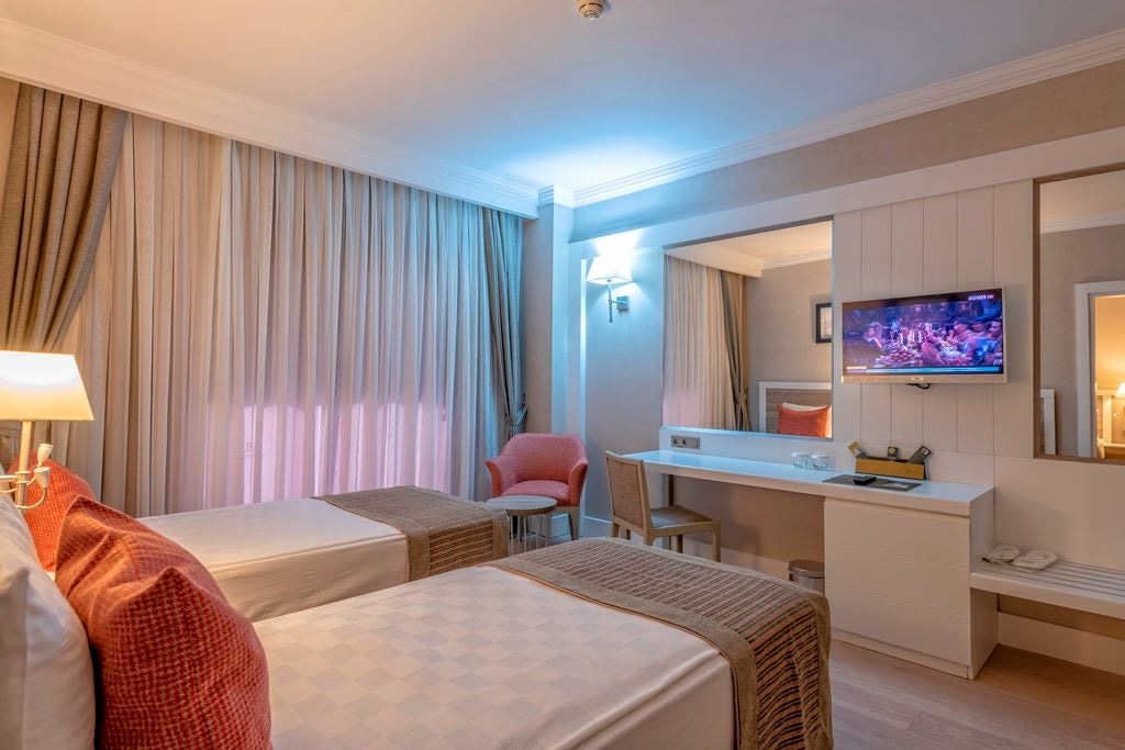 rooms-family-room-with-two-bedrooms