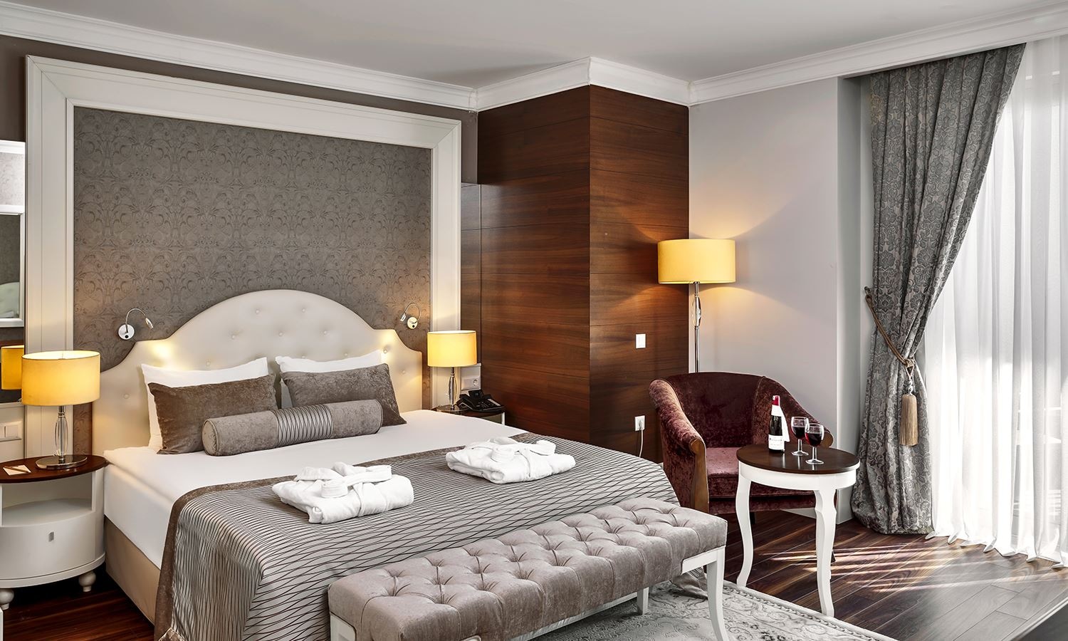 rooms-efes-royal-suite-sea-view