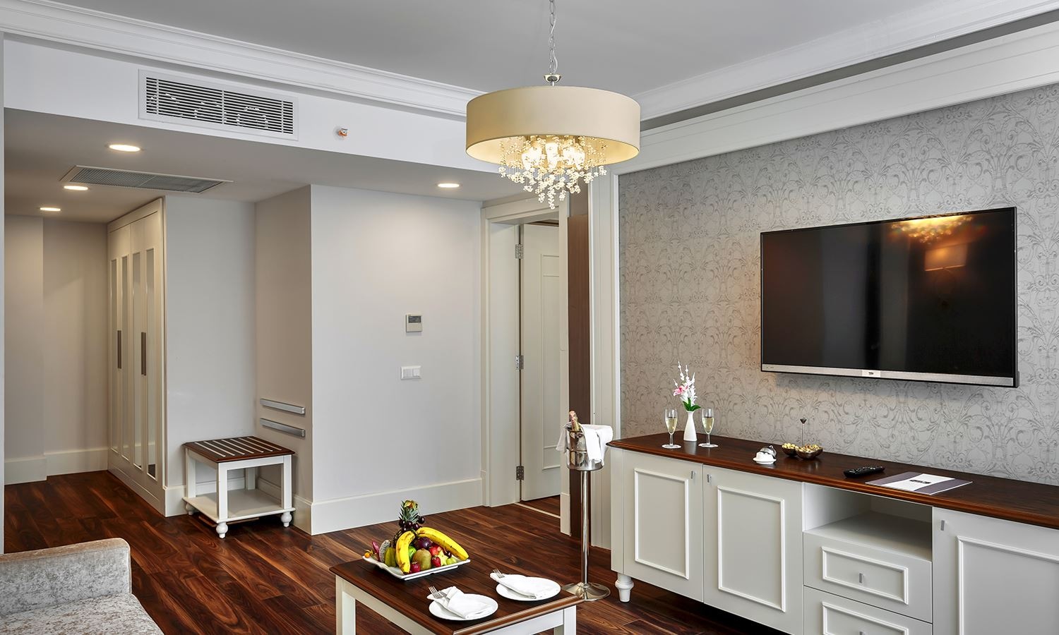 rooms-efes-royal-suite-sea-view