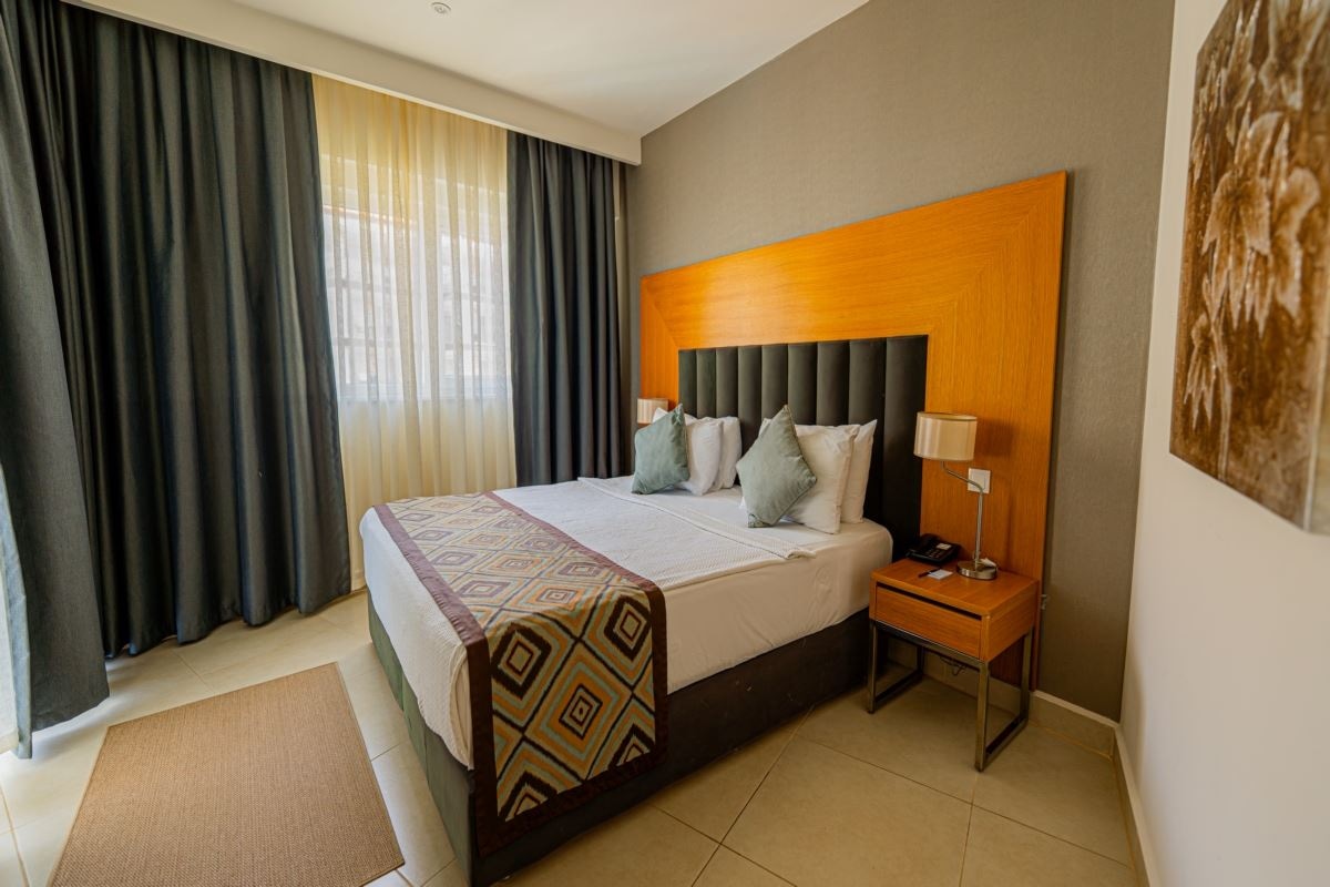 rooms-family-room-side-sea-view