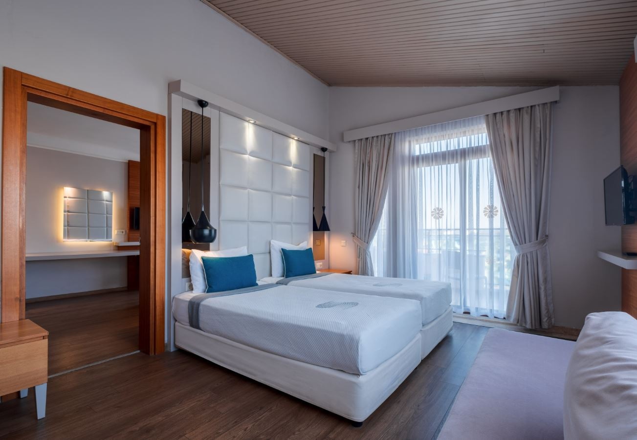 rooms-family-room-sea-view