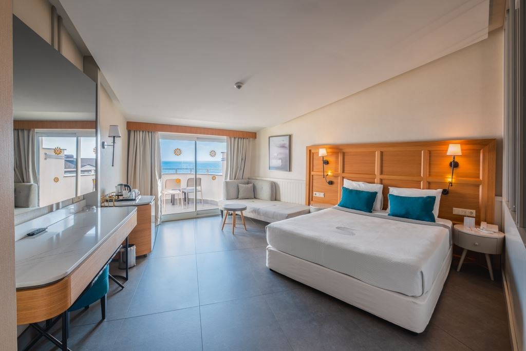 rooms-superior-room-land-view