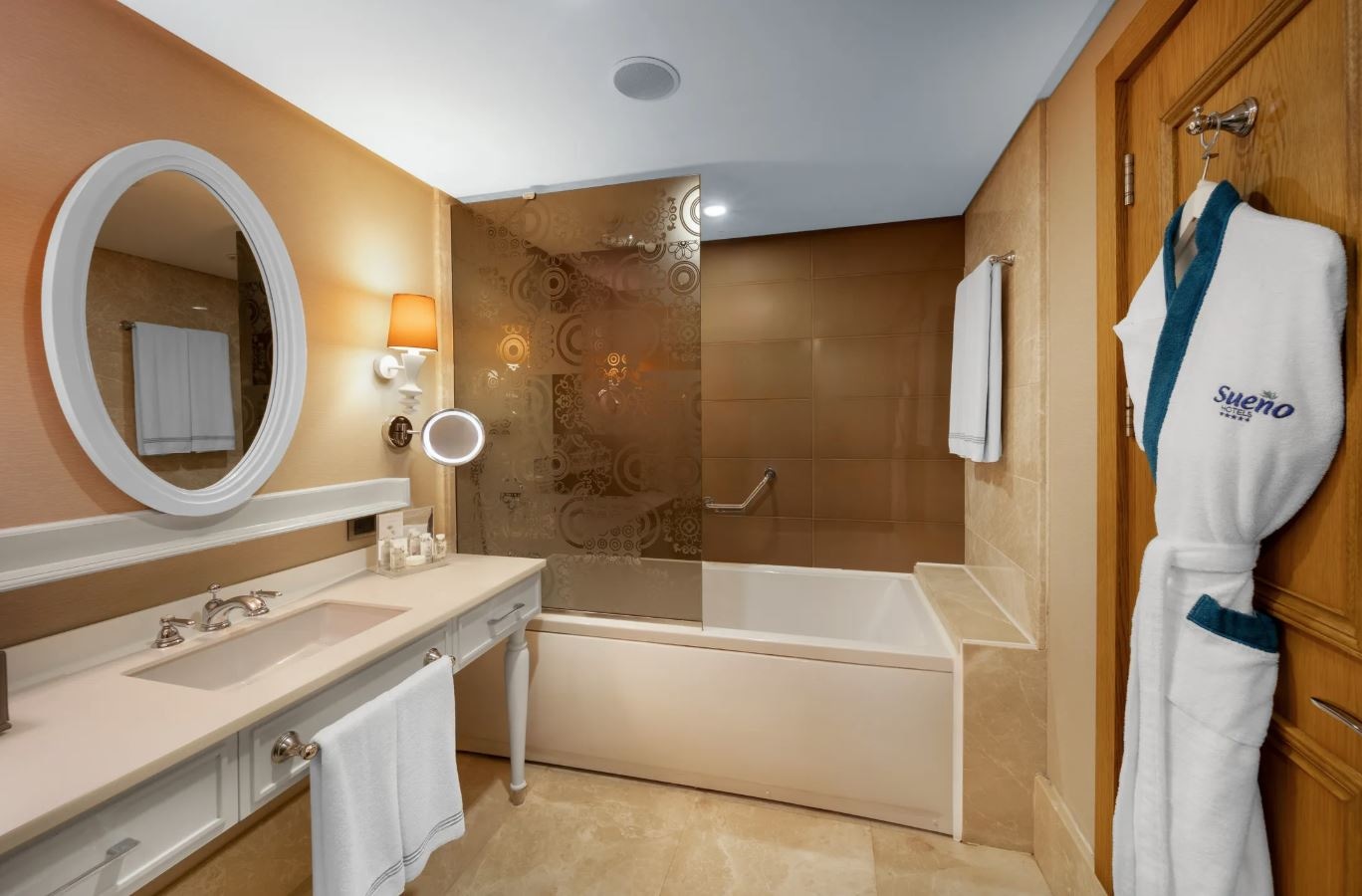 rooms-suite-room-landgolf-view