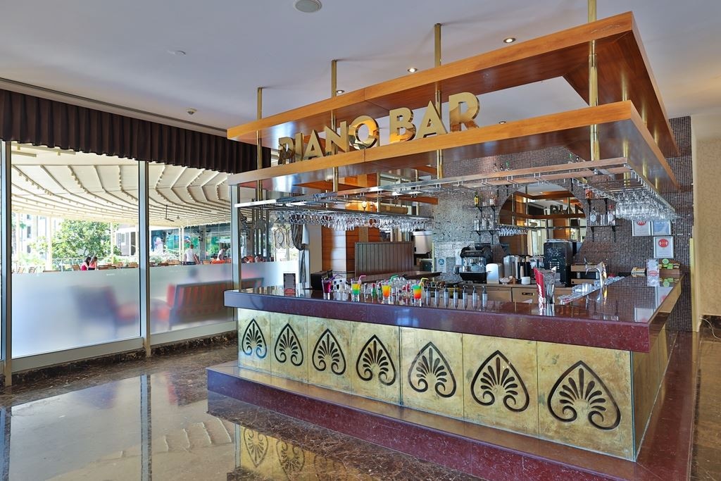 bars-lobby-piano-bar