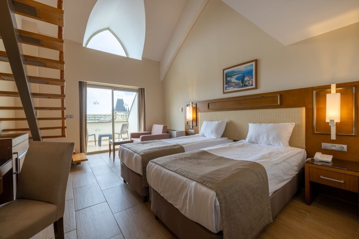 rooms-family-dublex-land-view