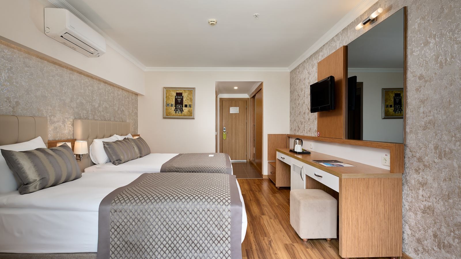 rooms-standard-room-with-balcony