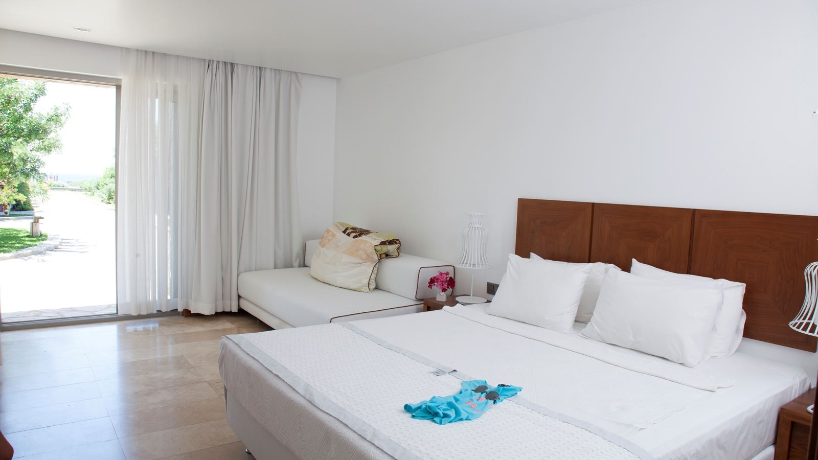 rooms-mansion-deluxe-room