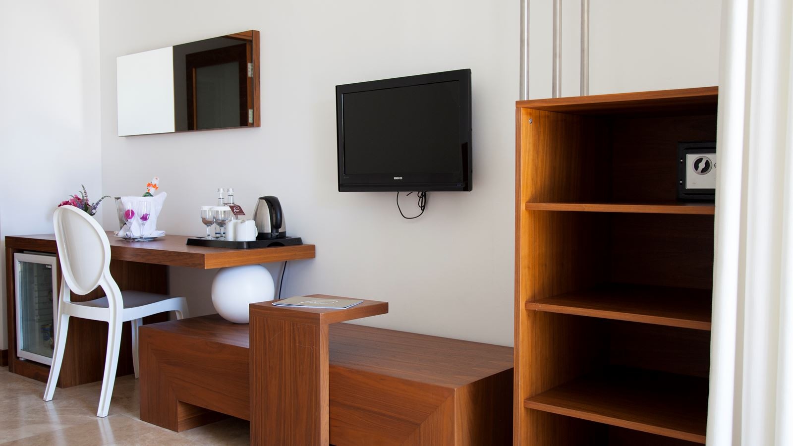 rooms-mansion-deluxe-room