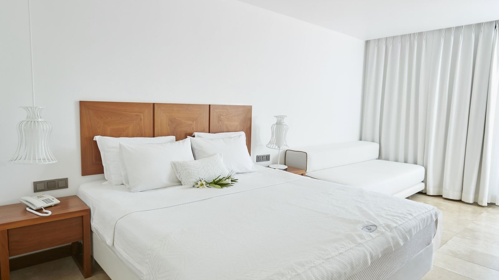 rooms-mansion-deluxe-room