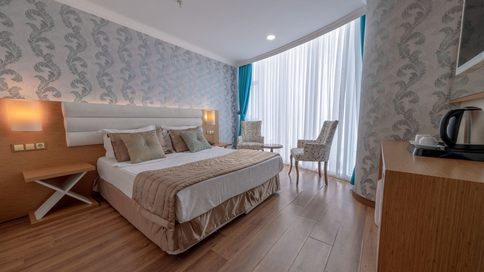 rooms-family-room-1-bedroom-balcony-or-terrace