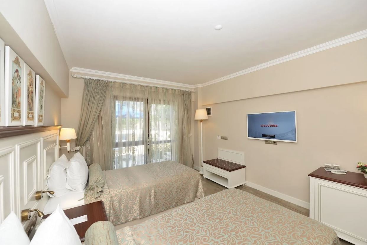 rooms-deluxe-room-french-balcony