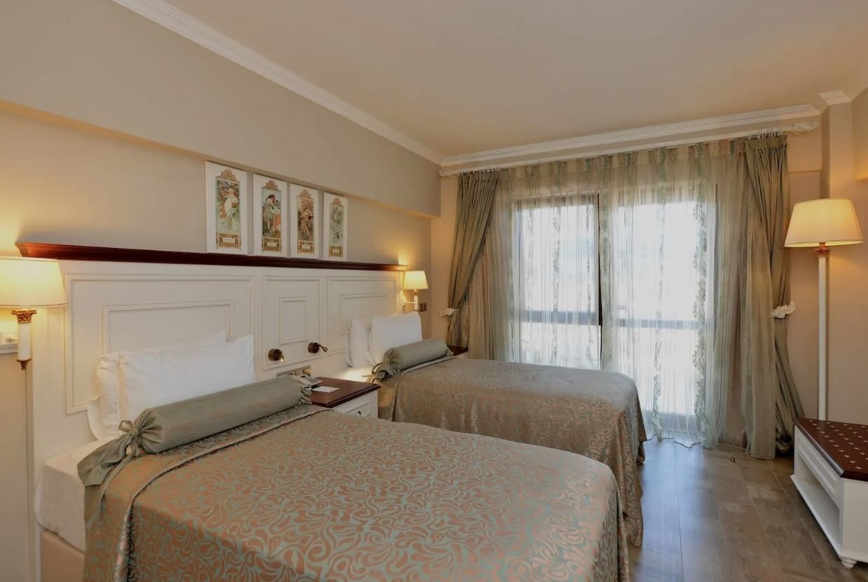 rooms-deluxe-room-terrace