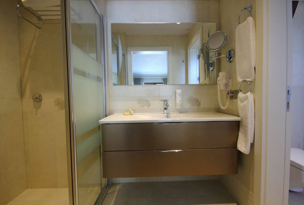 rooms-deluxe-room-terrace