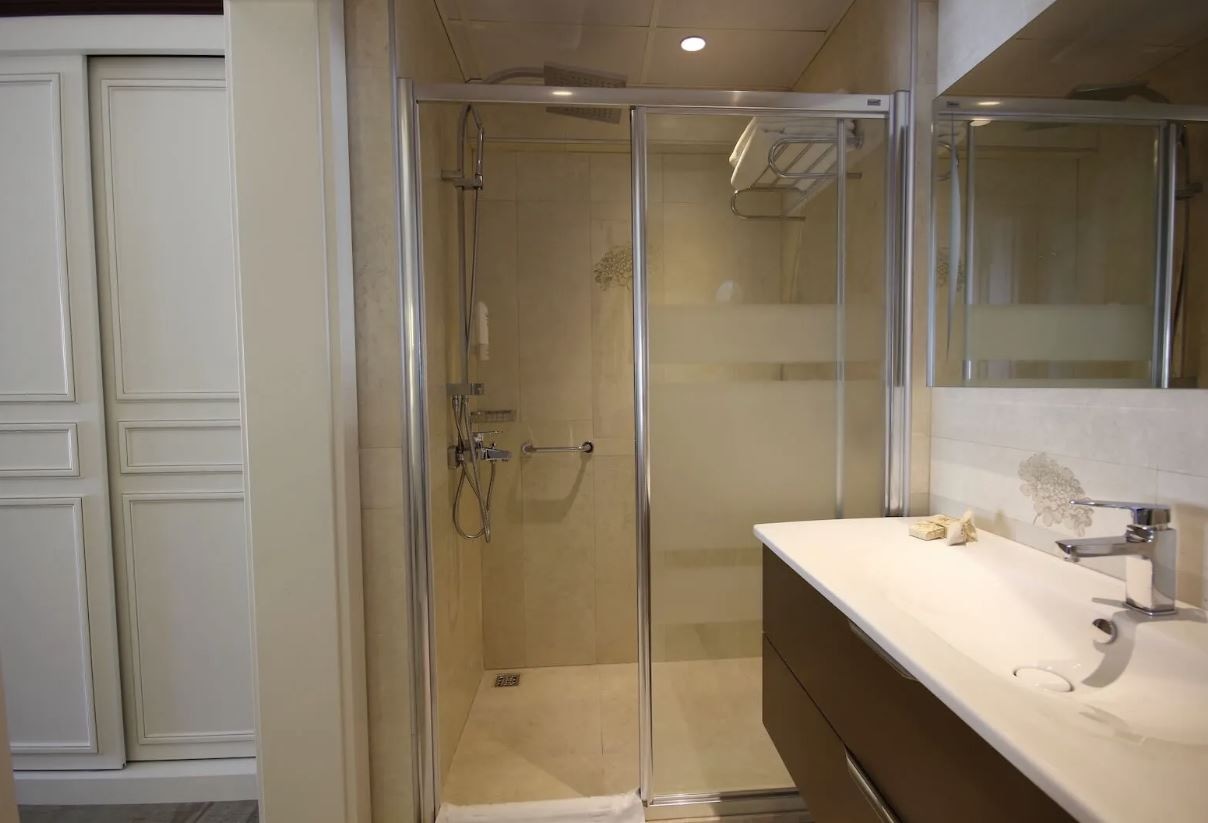 rooms-superior-room-french-balcony