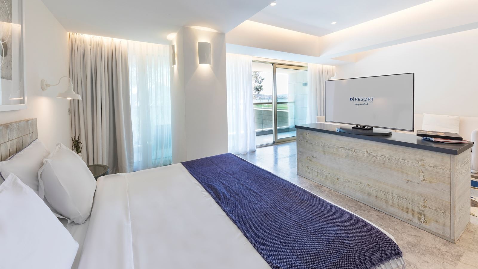 rooms-deluxe-partial-sea-view-room