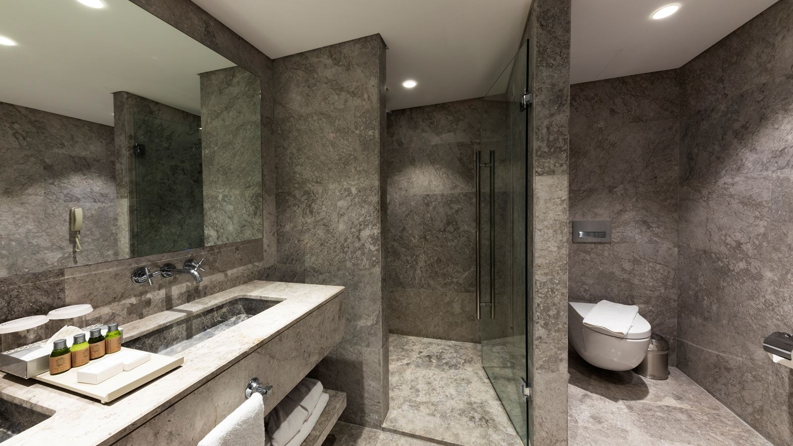 rooms-deluxe-partial-sea-view-room