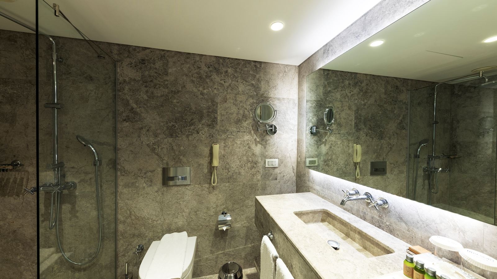 rooms-suite-sea-view-room