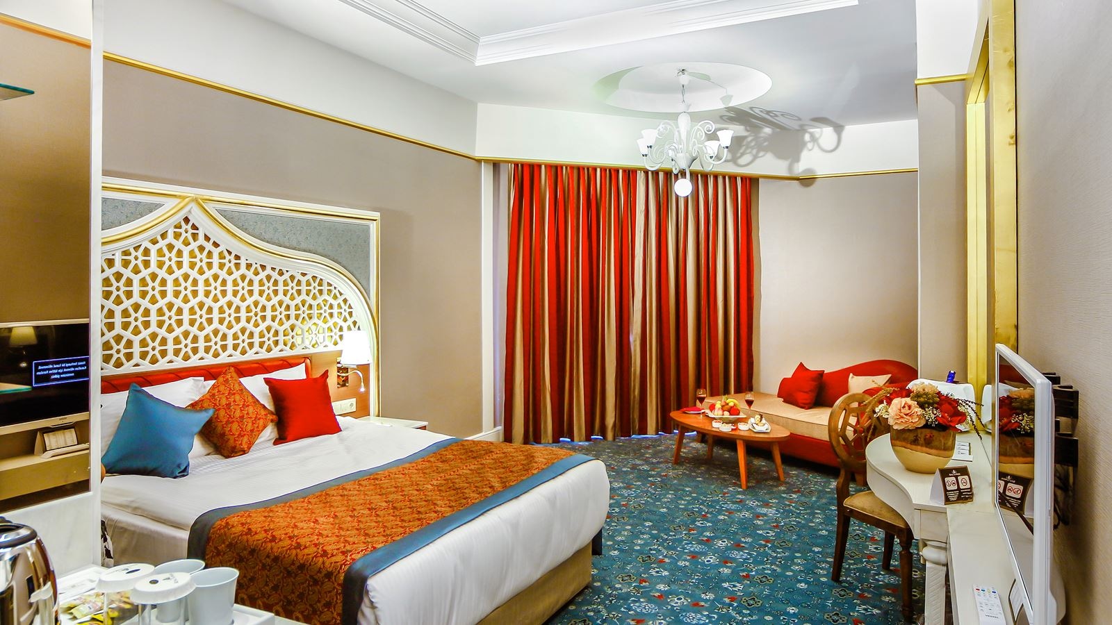 rooms-family-room-land-view