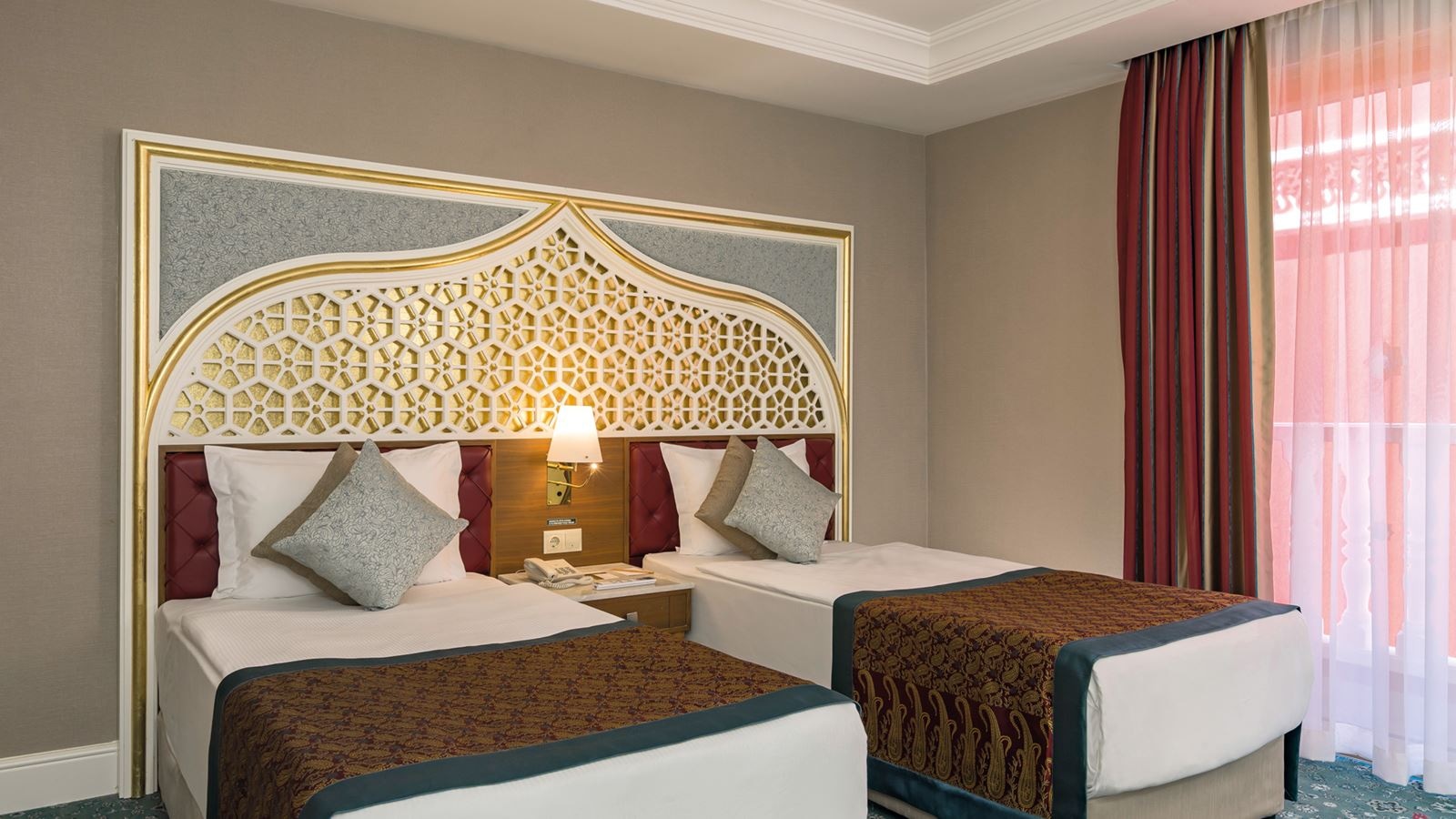 rooms-superior-standard-room-land-view