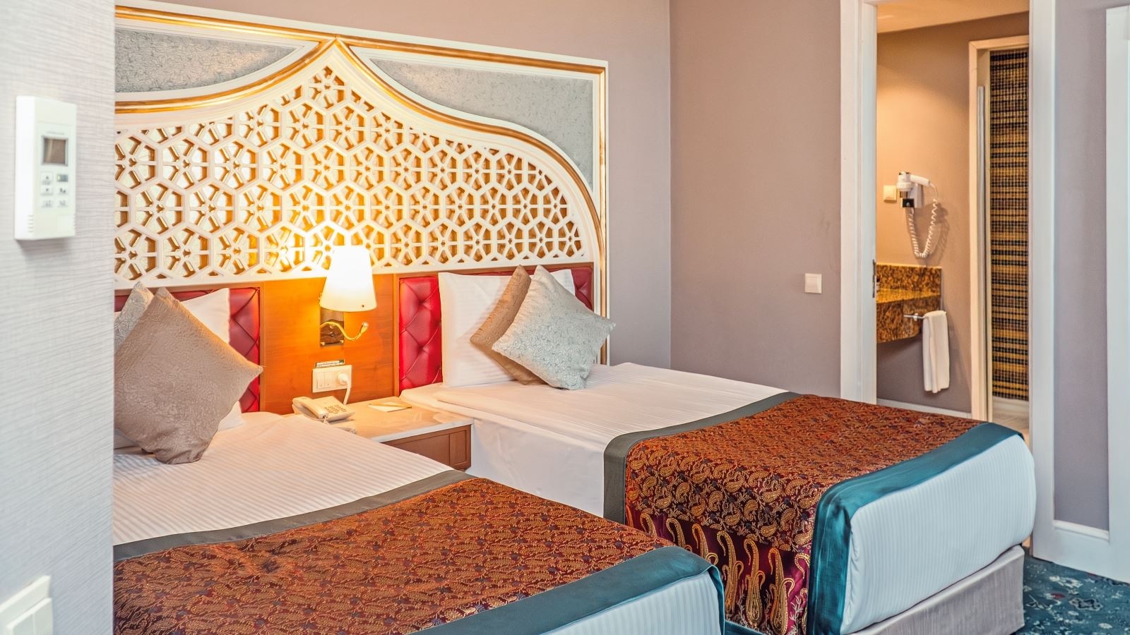 rooms-duplex-family-room-land-view