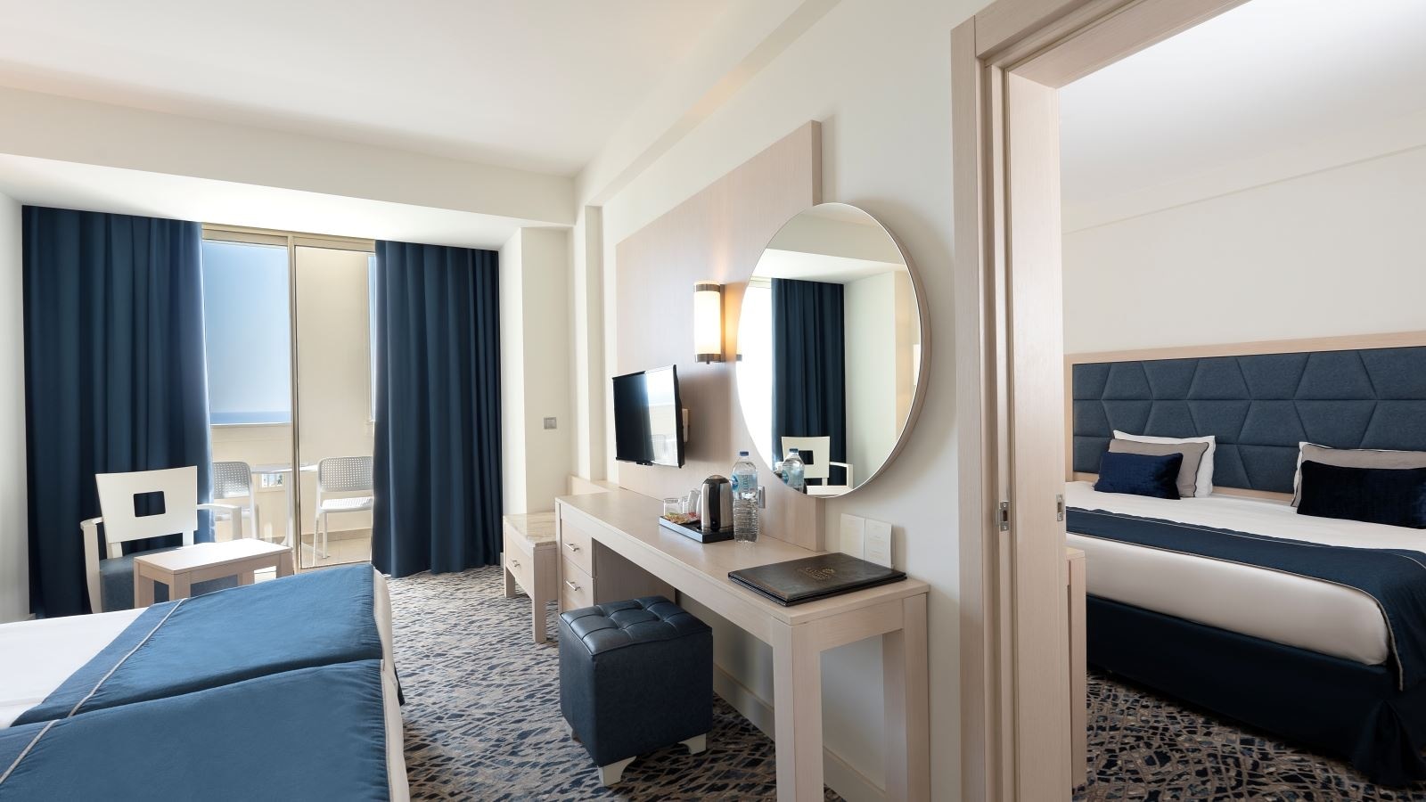 rooms-connection-room-garden-view