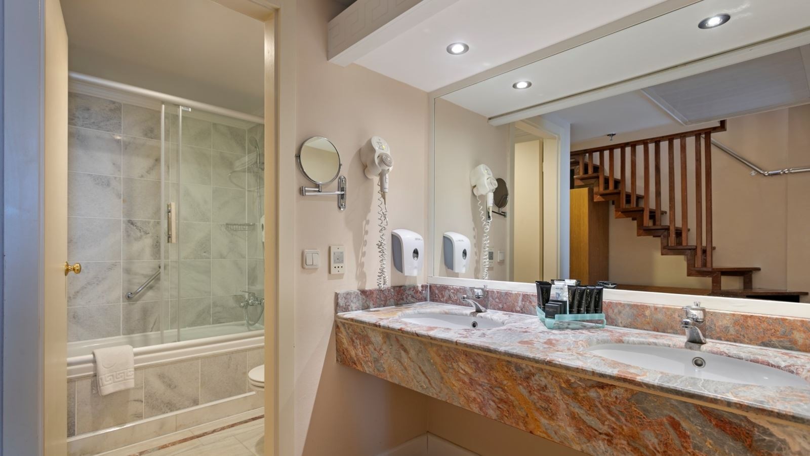 rooms-doublex-family-room