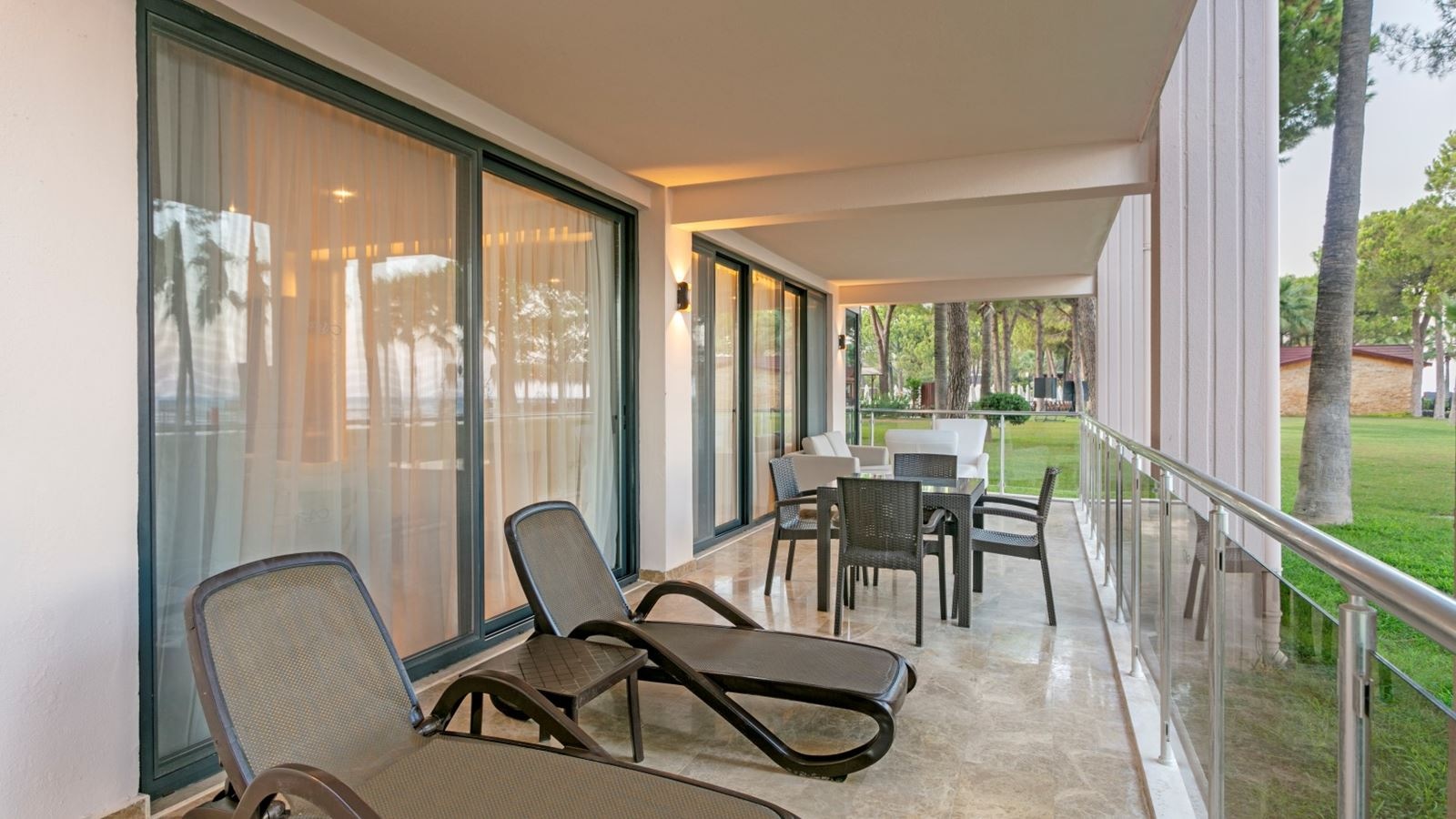 rooms-terrace-suite-room