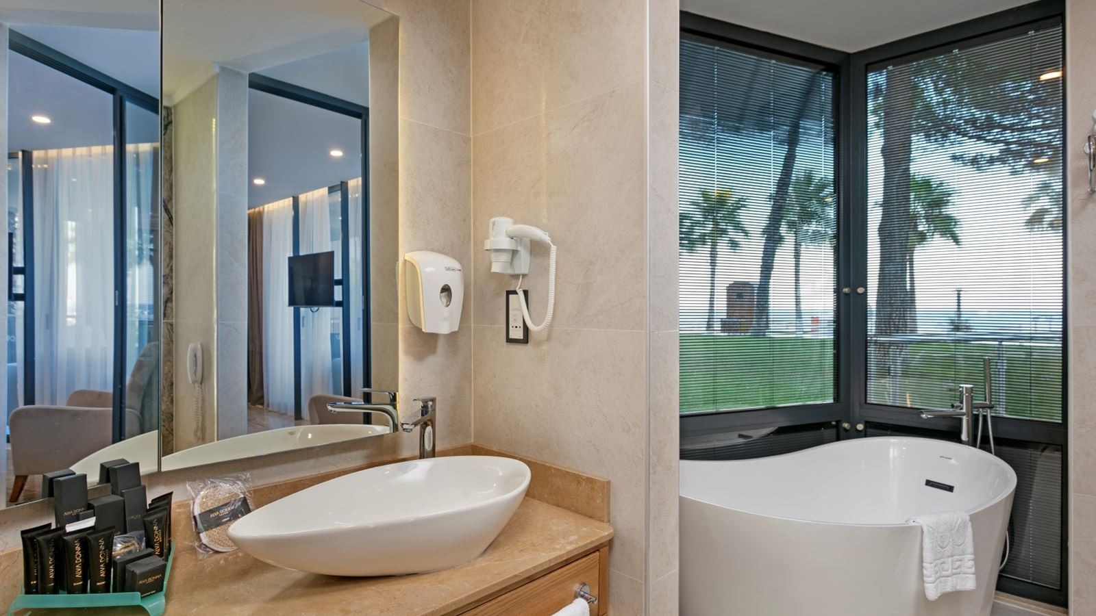 rooms-terrace-suite-room