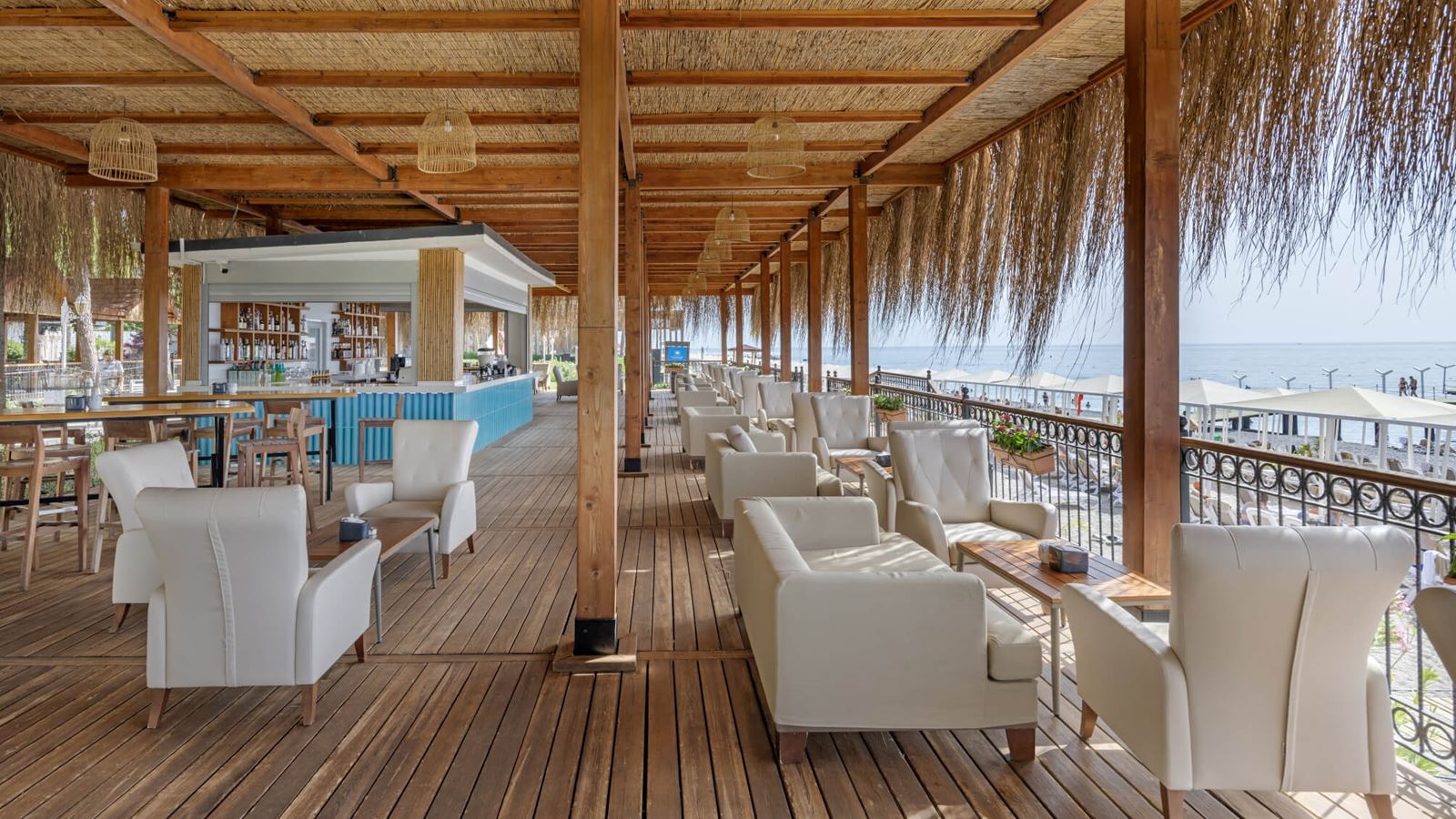 bars-dobedan-beach-bar