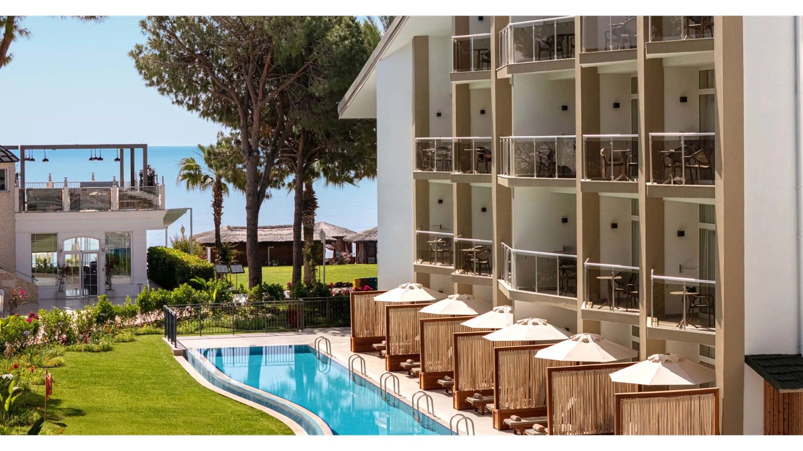 rooms-superior-swim-up-room