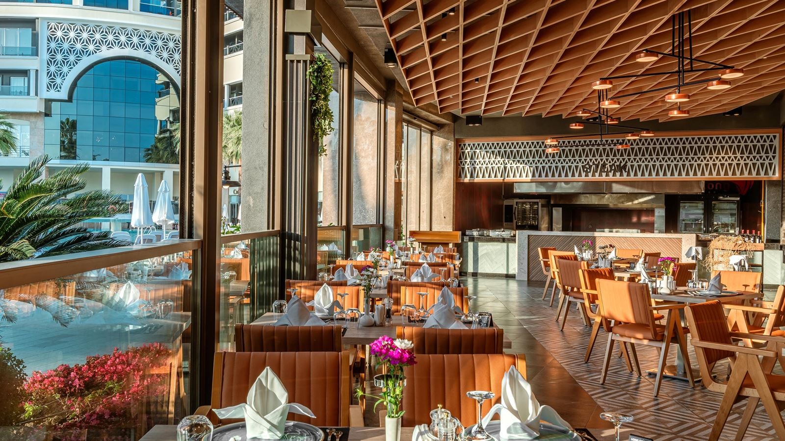 restaurants-long-horn-ottoman-kitchen