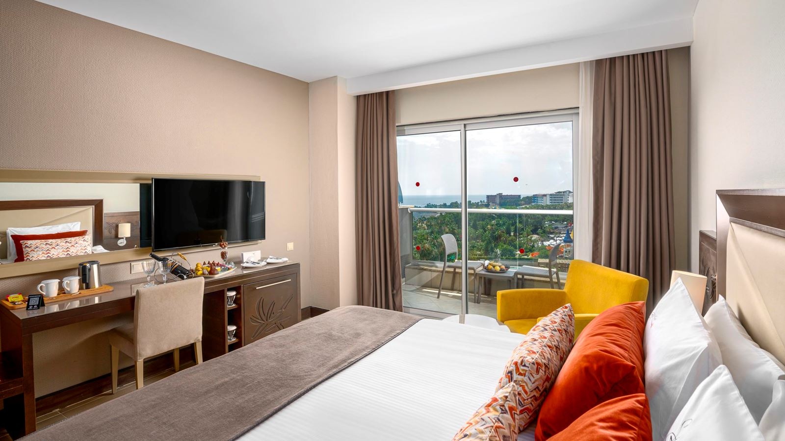 rooms-family-room-sea-view