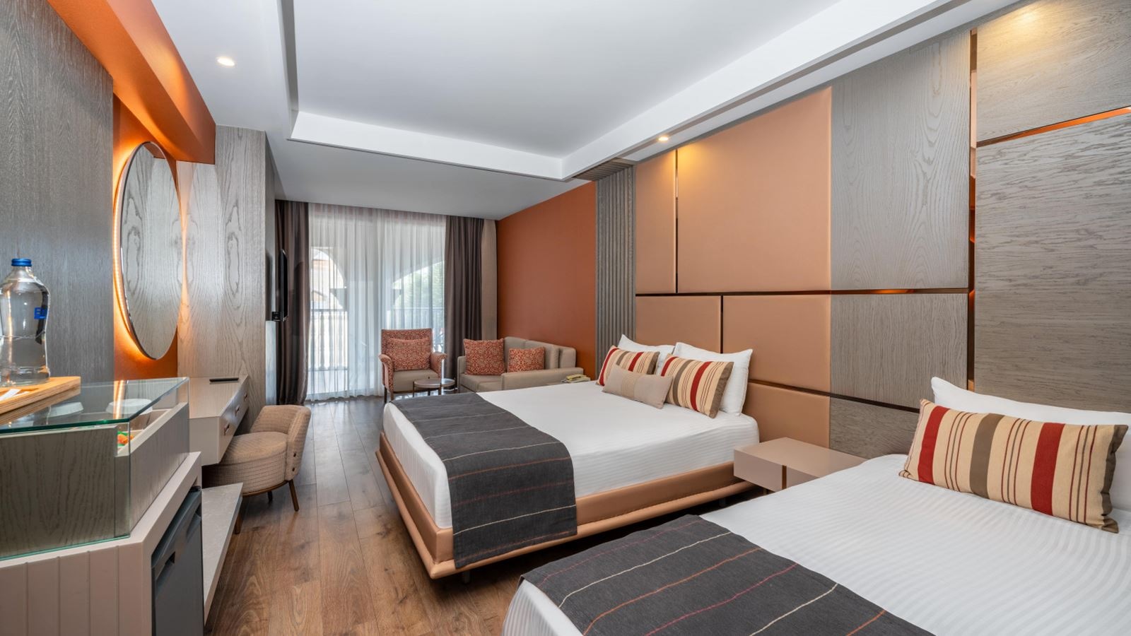 rooms-superior-room-land-wiev