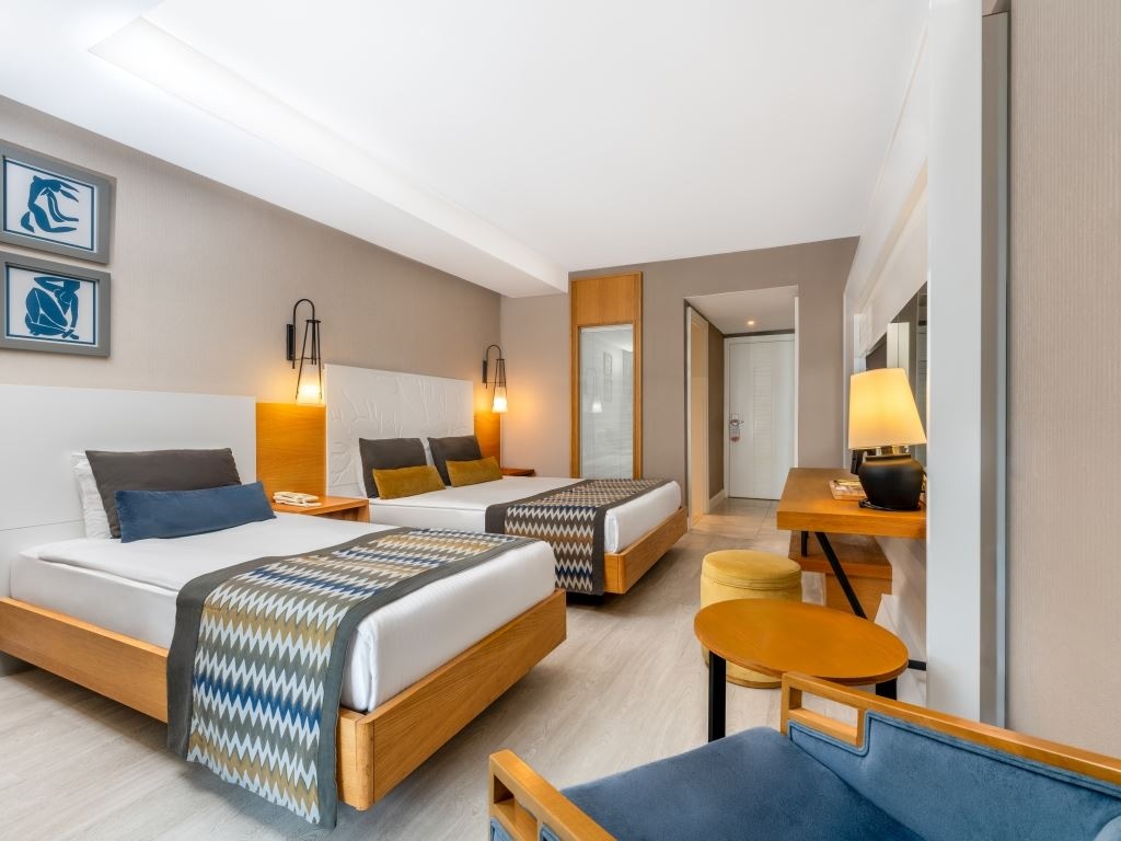 rooms-jacuzzi-terrace-side-sea-view-with-balcony