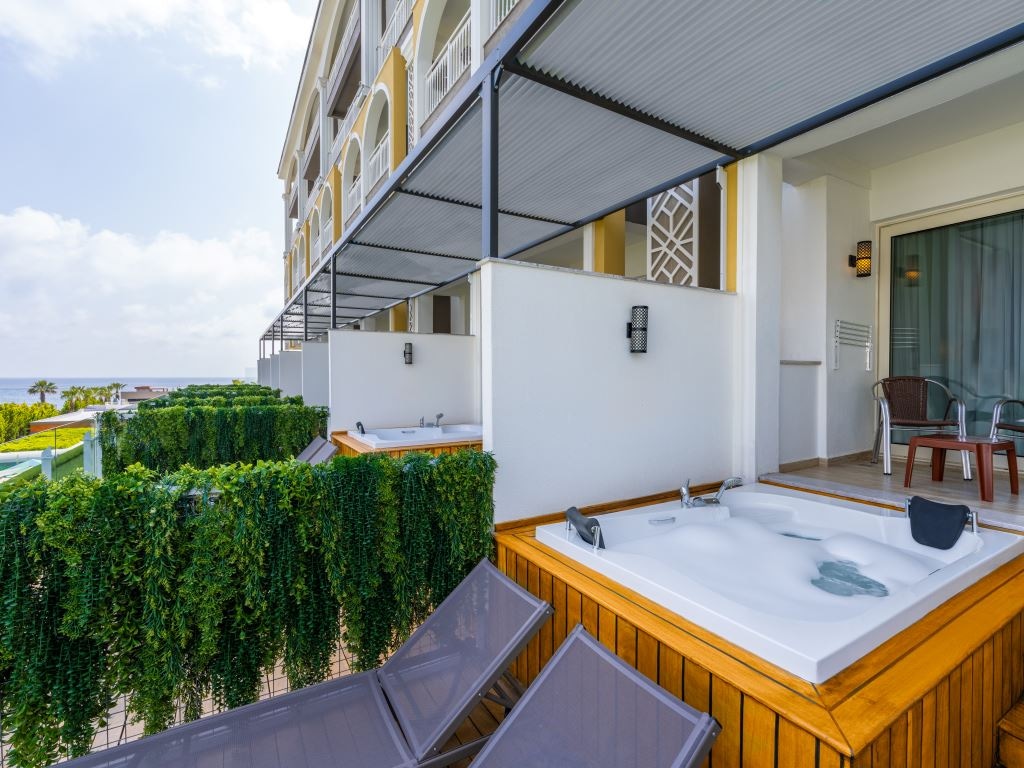 rooms-jacuzzi-terrace-side-sea-view-with-balcony