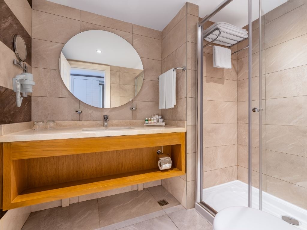 rooms-jacuzzi-terrace-side-sea-view-with-balcony