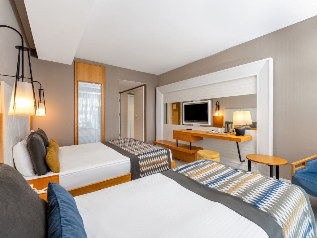 rooms-jacuzzi-terrace-side-sea-view-with-balcony