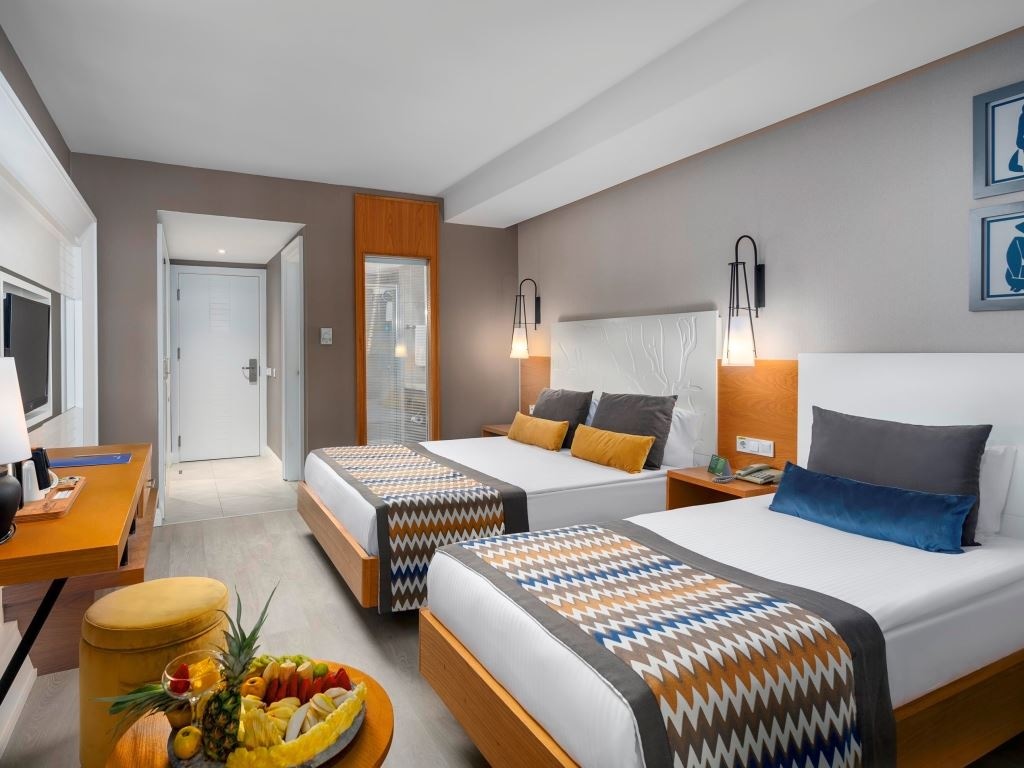 rooms-jacuzzi-terrace-sea-view-with-balcony