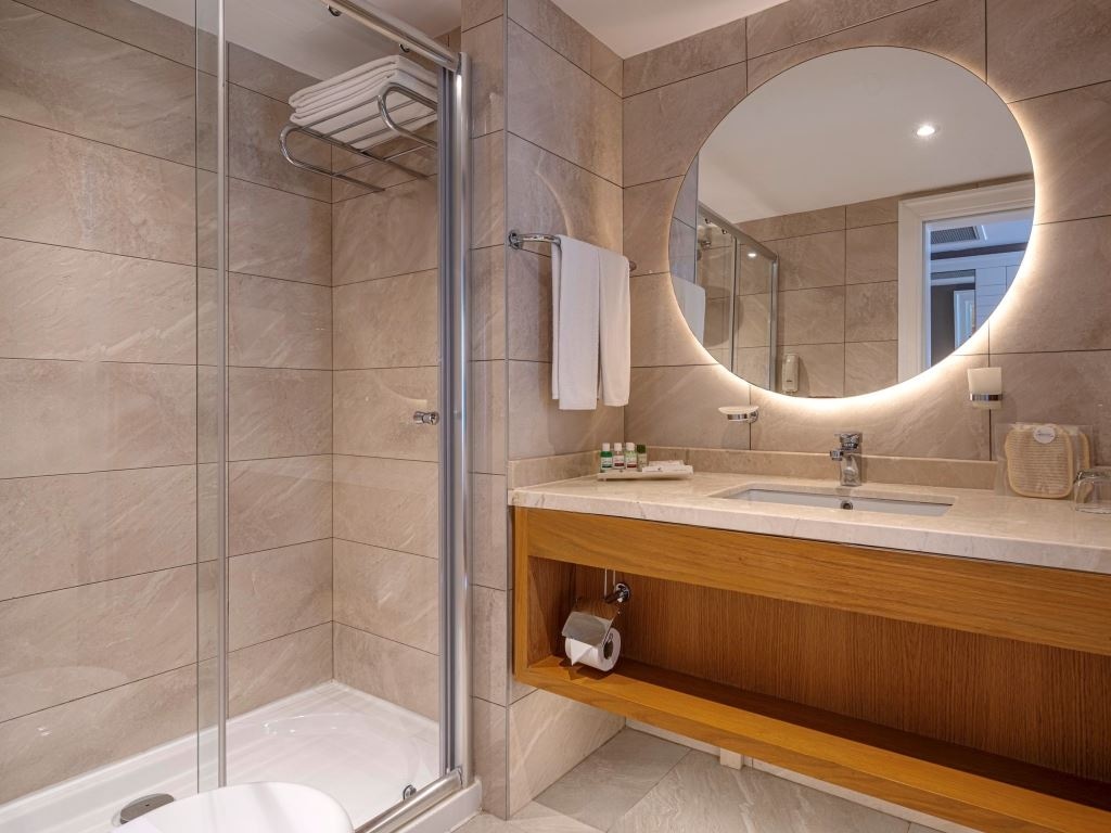 rooms-jacuzzi-terrace-sea-view-with-balcony