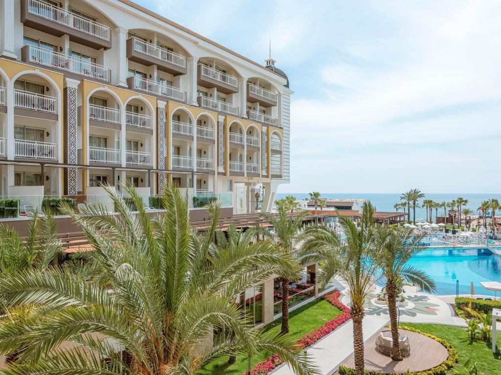 rooms-jacuzzi-terrace-sea-view-with-balcony