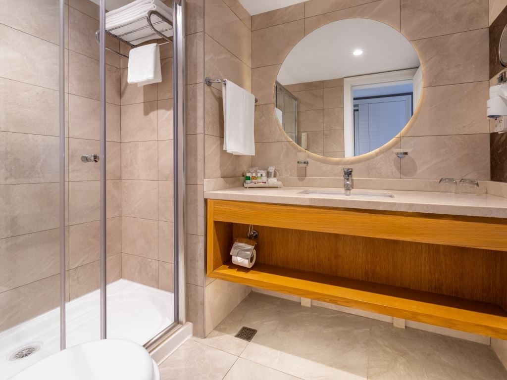 rooms-superior-room-land-view