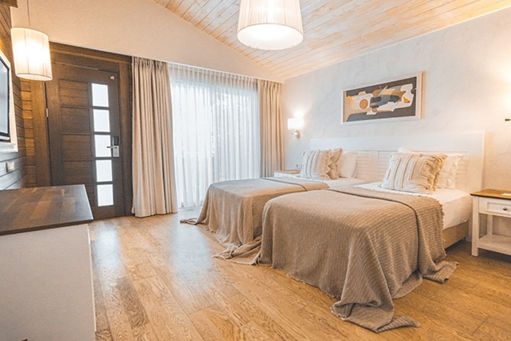 rooms-orange-standard-room