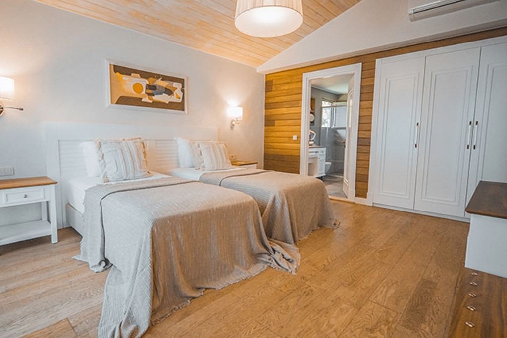 rooms-orange-standard-room