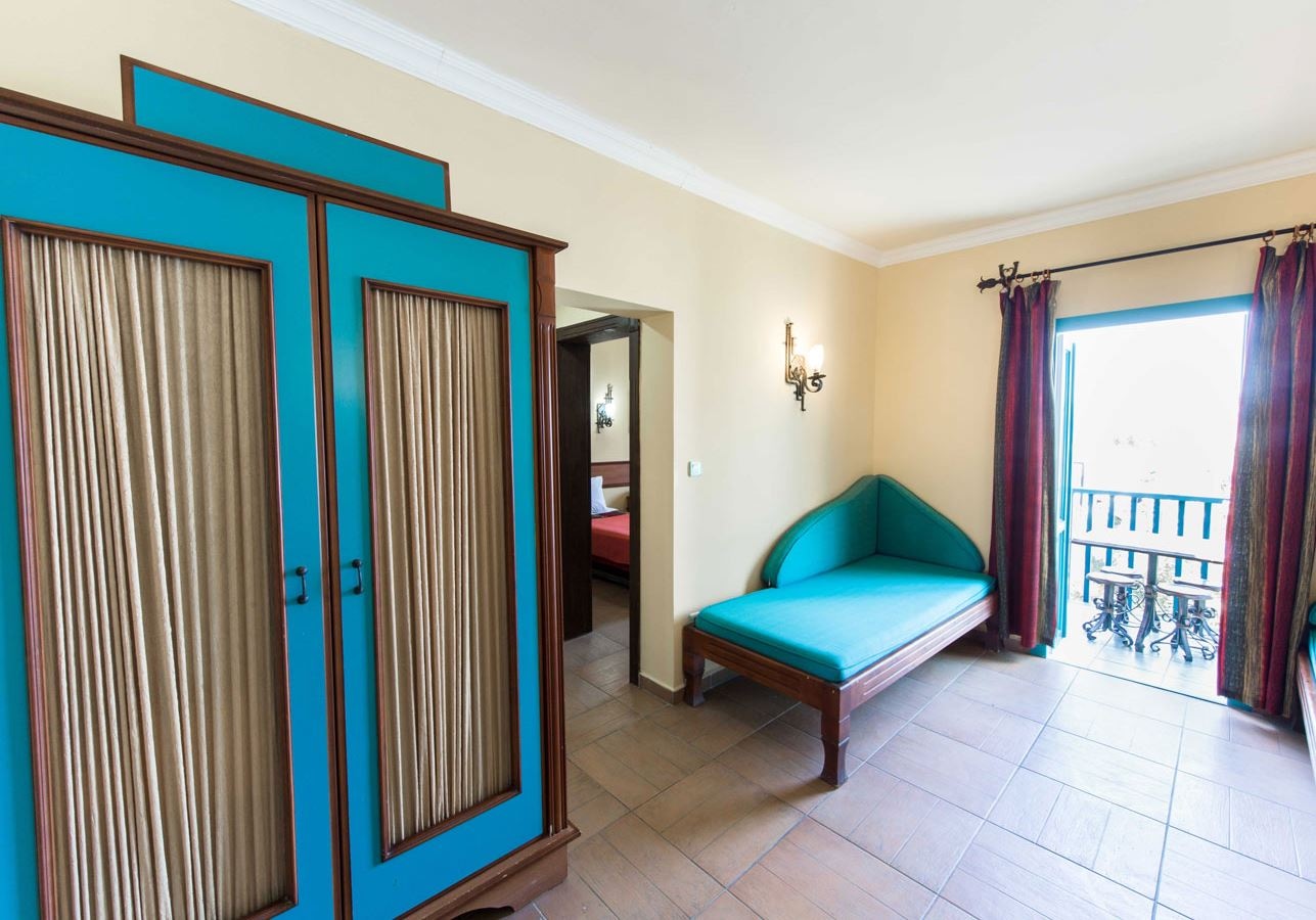 rooms-club-family-room