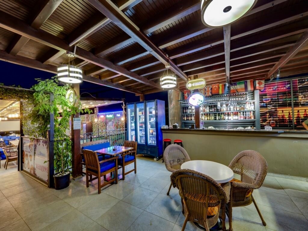 bars-jasmin-pool-bar