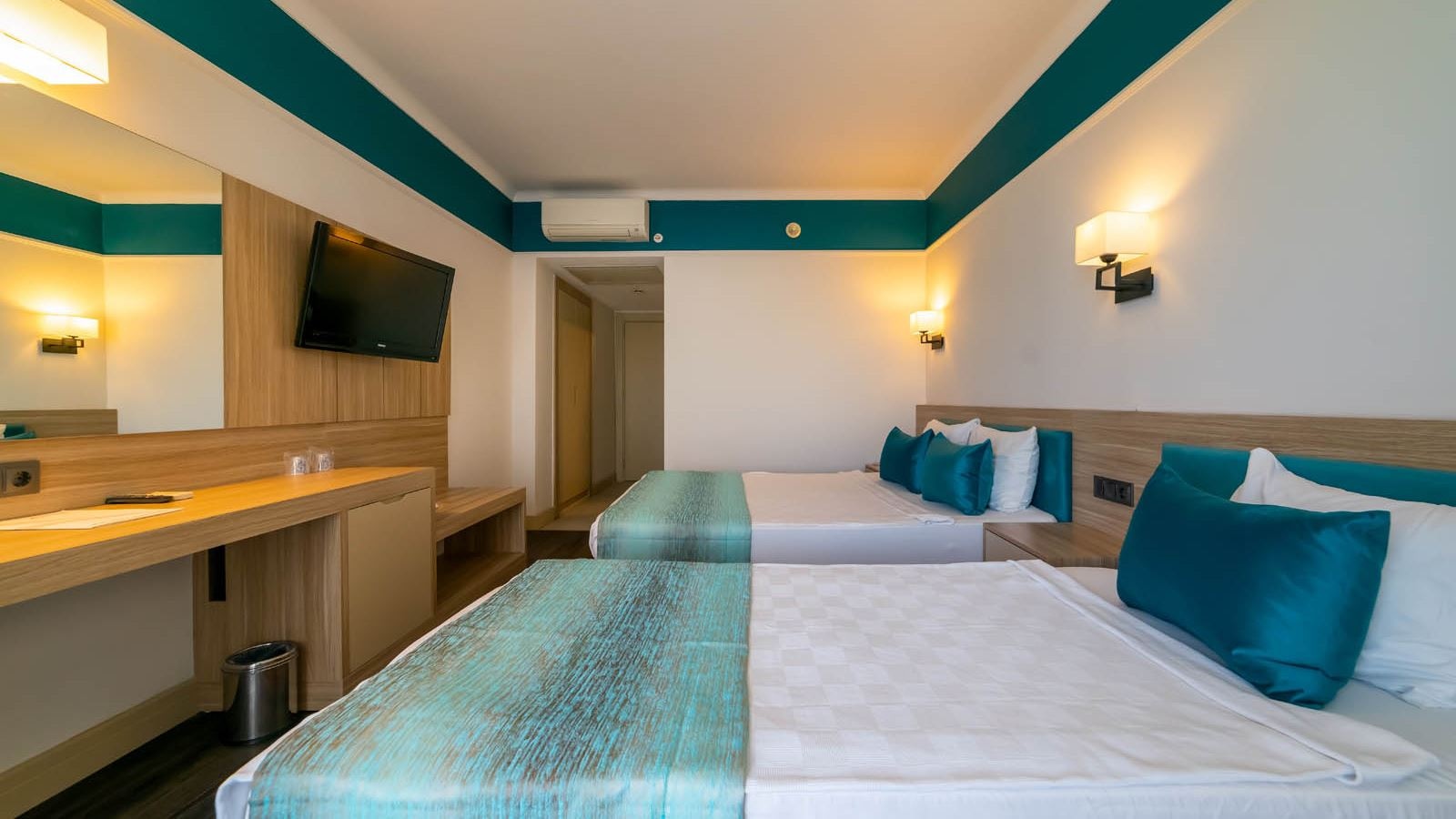 rooms-hotel-room-land-view