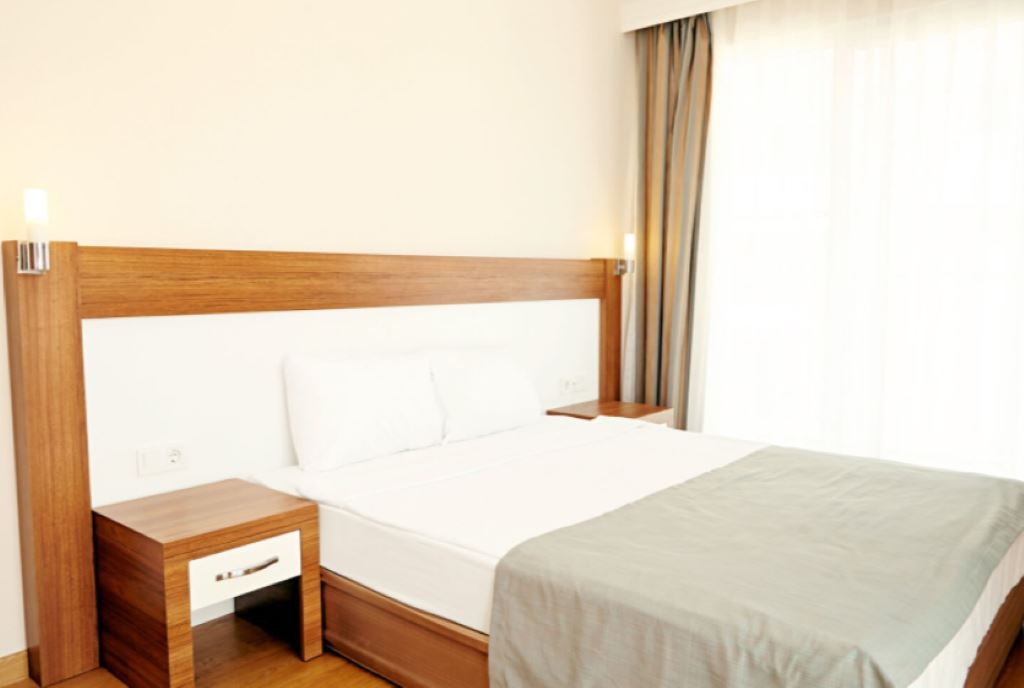 rooms-terrace-facing-pool