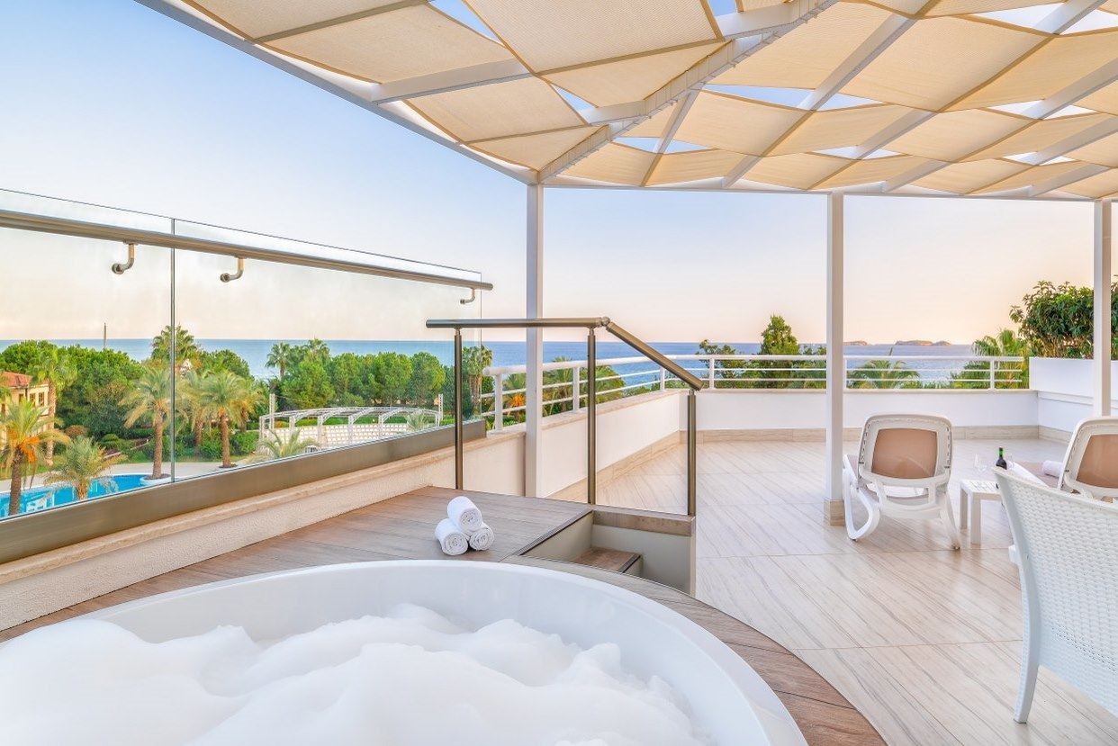 rooms-deluxe-terrace-room-with-jacuzzi