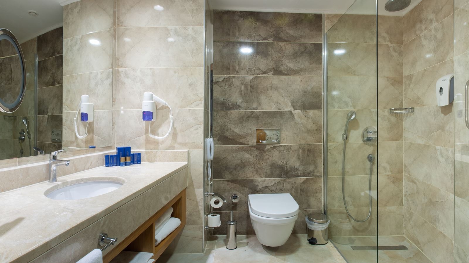 rooms-deluxe-room-land-view