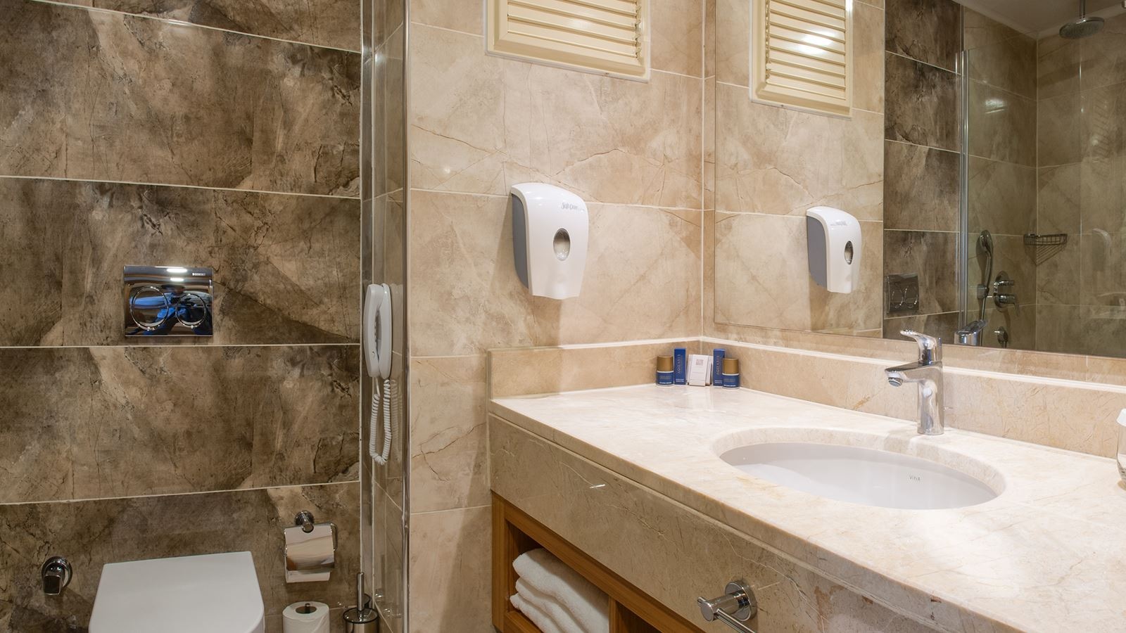 rooms-coral-room-2+2